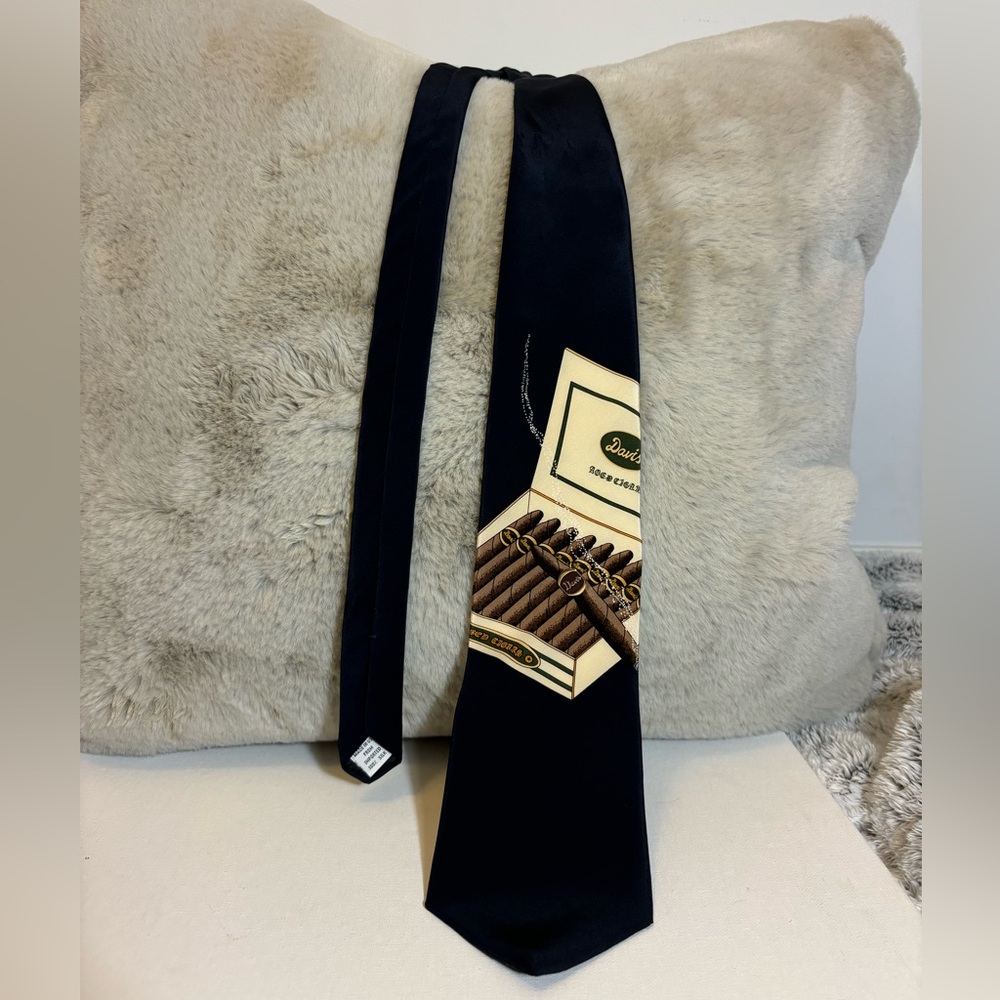 Vintage Mens Tie Vichy Davis New York Silk Tie with Cigar Design 28" L